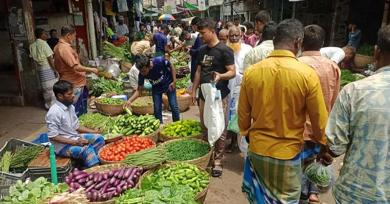 ময়মনসিংহে সবজির বাজার